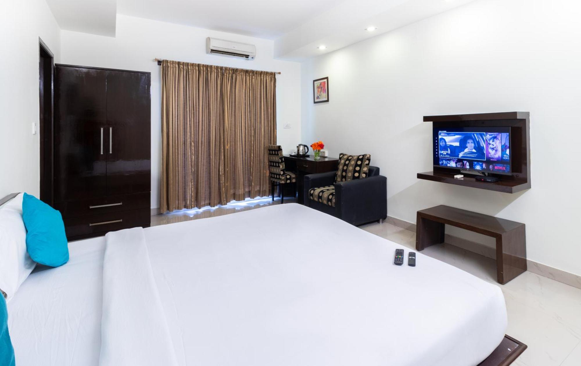 Sanctum Suites Domlur Bangalore Bagian luar foto